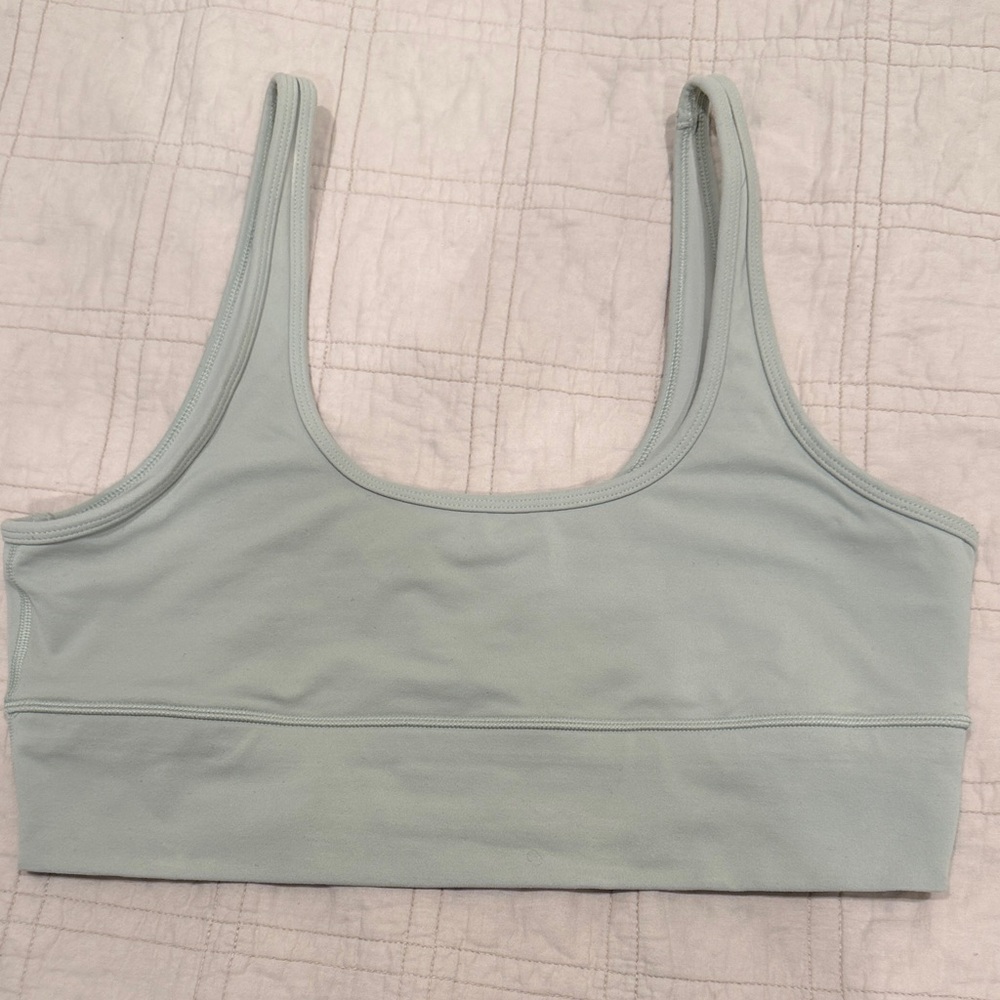 Aritzia TNAction Bra Top Buttery smooth scoop neck